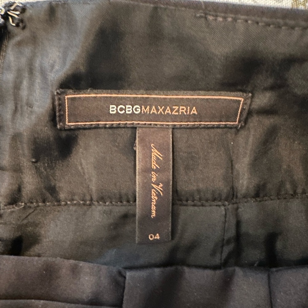 BCBGMaxAzria. black mini skirt. Size 4.